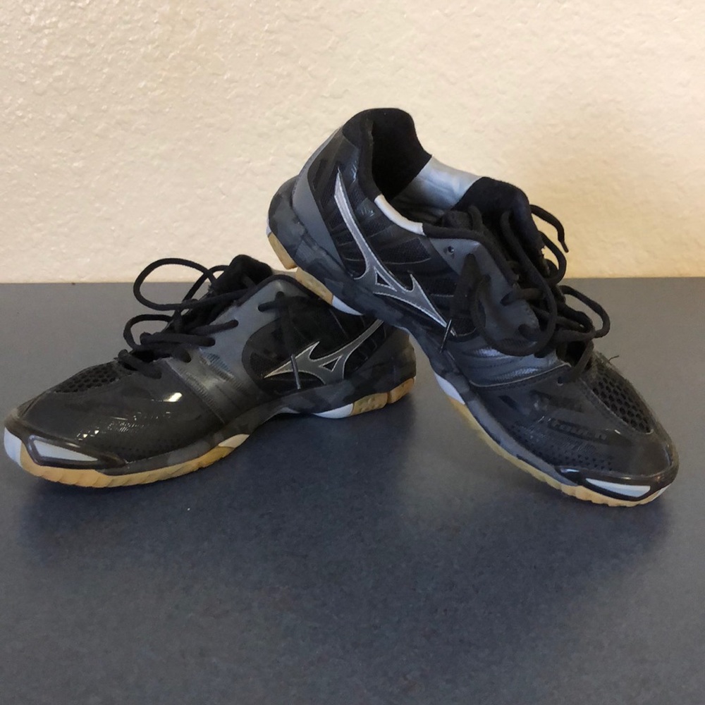 Mizuno volleyball shoes